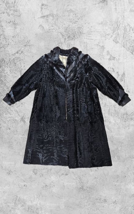 Czarny płaszcz - skóra i futro