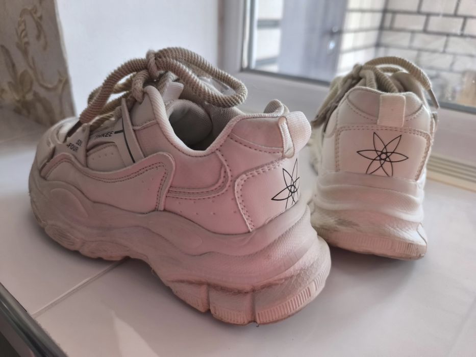 Кросівки 37розмір