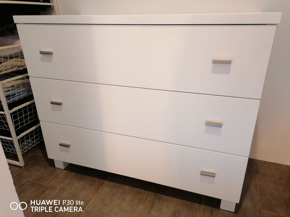 Cómoda nova em madeira maciça