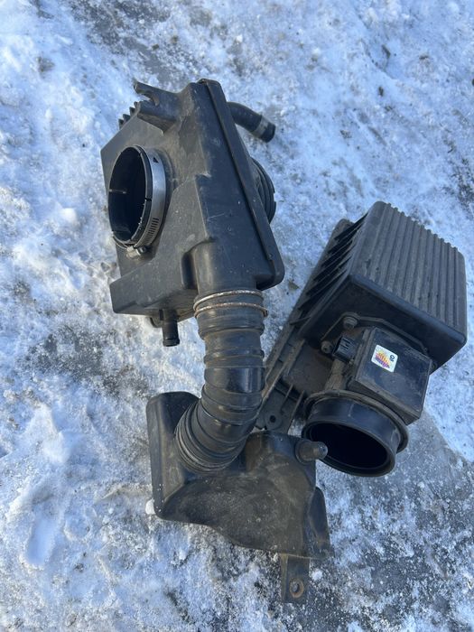 Корпус повітряного фільтру розходомір Ніссан Максима