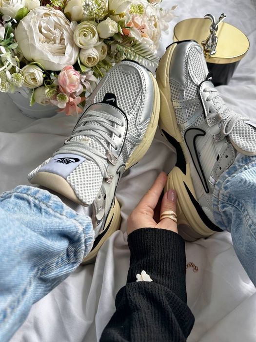 Nike V2K Runtekk Summit White Metallic Silver