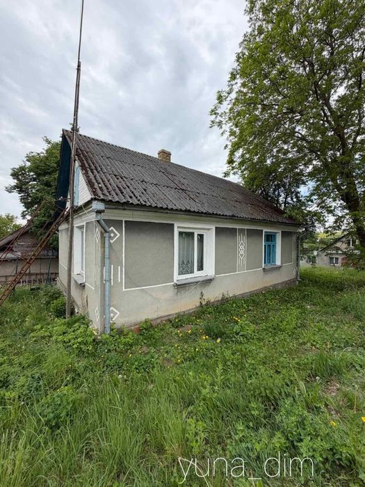 Продаж будинку з хорошим розташуванням