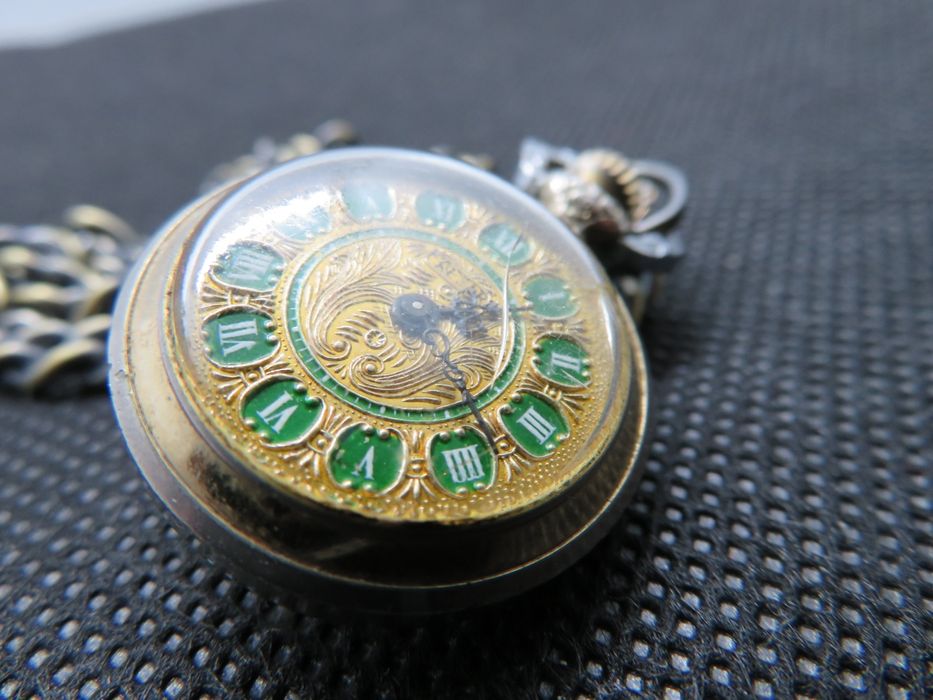 Relógio muito antigo senhora