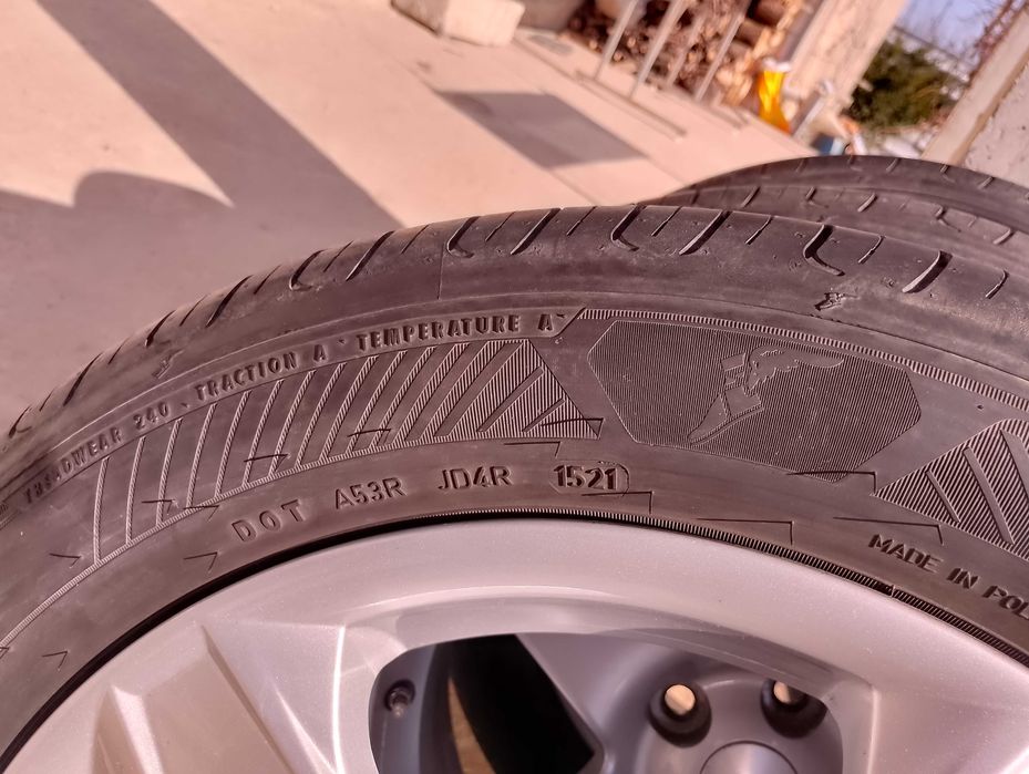 Шини GOODYEAR 215/55 R17 98W