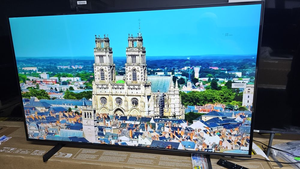 Тедевізор SAMSUNG 43" 4K UE43AU8000UXUA
