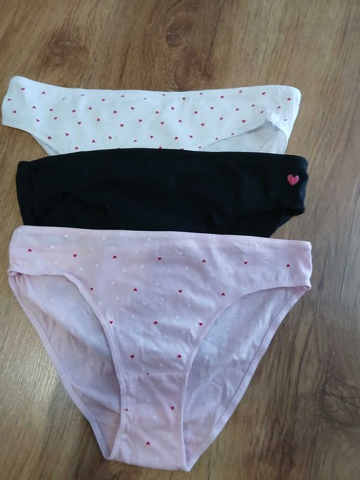 Figi damskie w serca ,komplet