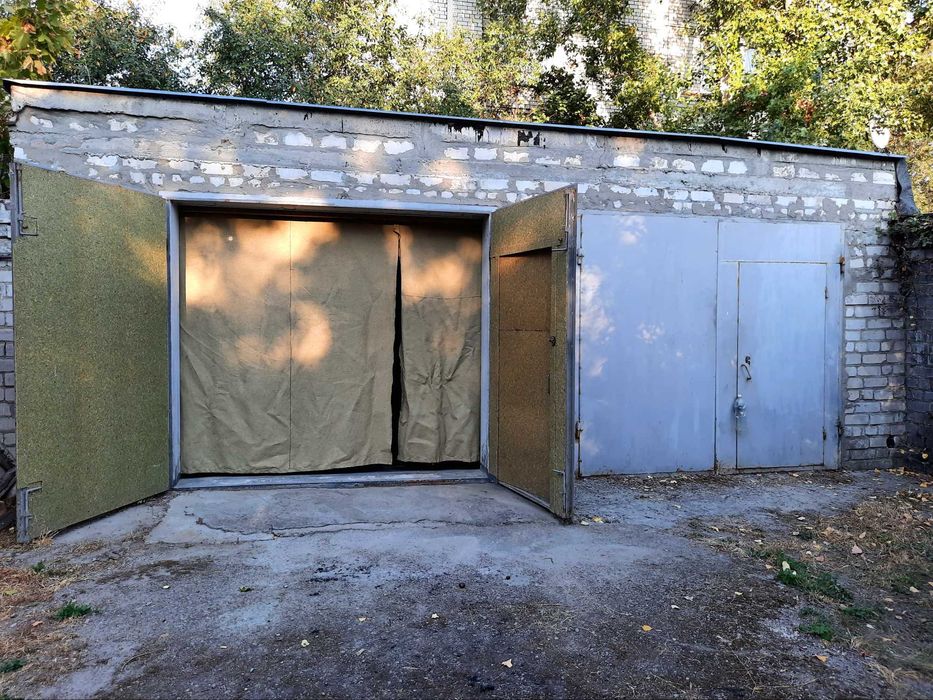 Гараж біля 10 школи і скверу ім. О.Бабаєва. | Центр