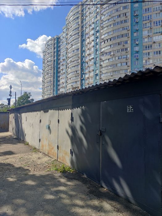 Сдам для мотоцикла место