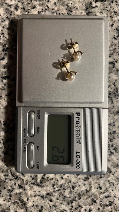* Brincos em ouro 18 quilates com pérolas *