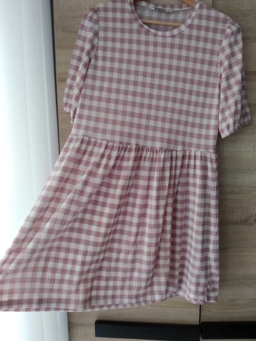 Sukienka Stradivarius pudrowy róż w kratę kratkę M