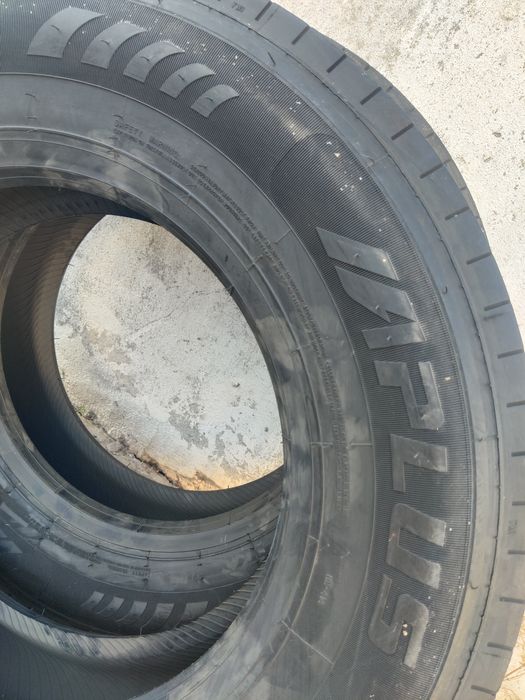 Vendo pneus 265 70 r19.5 novos