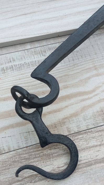 Antiga Balança de braços em ferro forjado,largura 82cm,altura 60cm