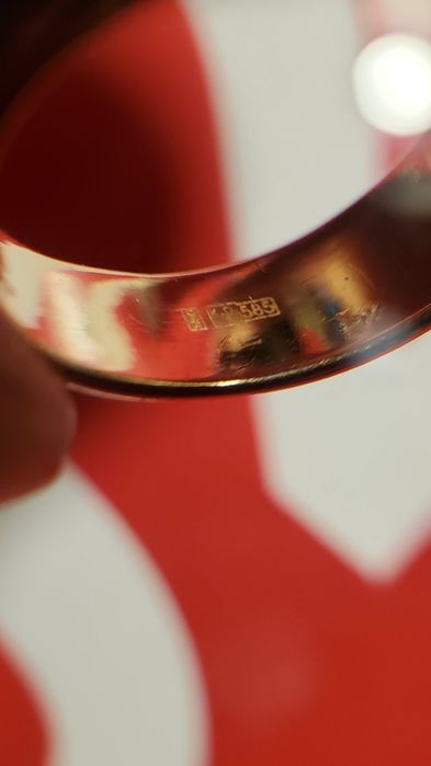 Девичье/женское золотое кольцо.