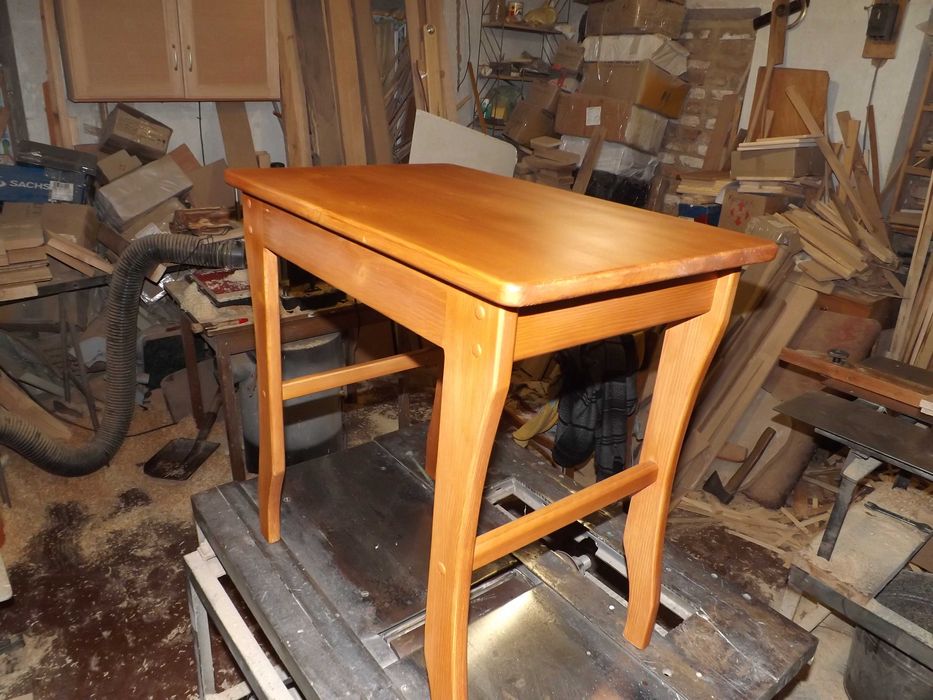 Кофейный столик из натурального дерева