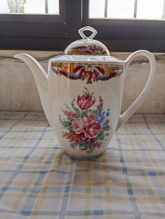 Bule / Cafeteira Antiga em Porcelana Floral com Dourados