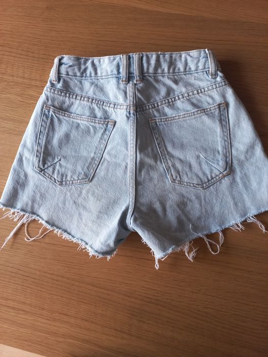 Krótkie spodenki jeansowe Atomówki, Bershka, rozmiar 34