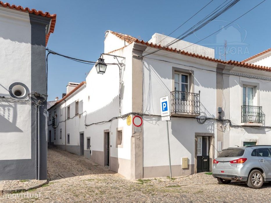Investimento no Centro Histórico de Évora | Moradia T2 com Terraço ...