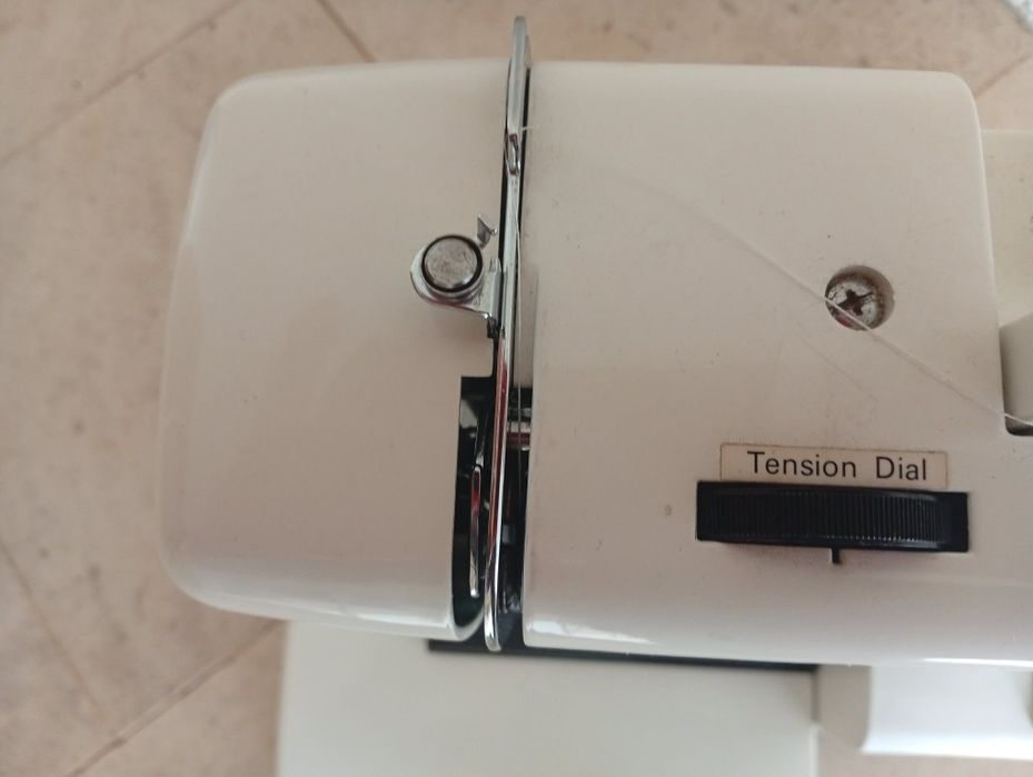 Máquina de costura elétrica