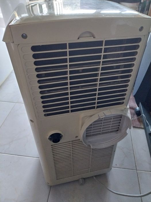 Aparelho de ar condicionado impecavel