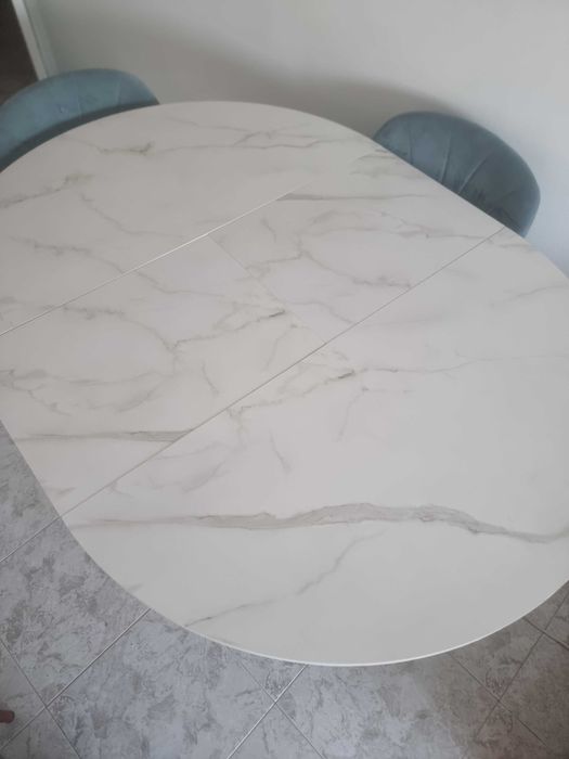Mesa de jantar linda e em bom estado com muito poucos dias de uso