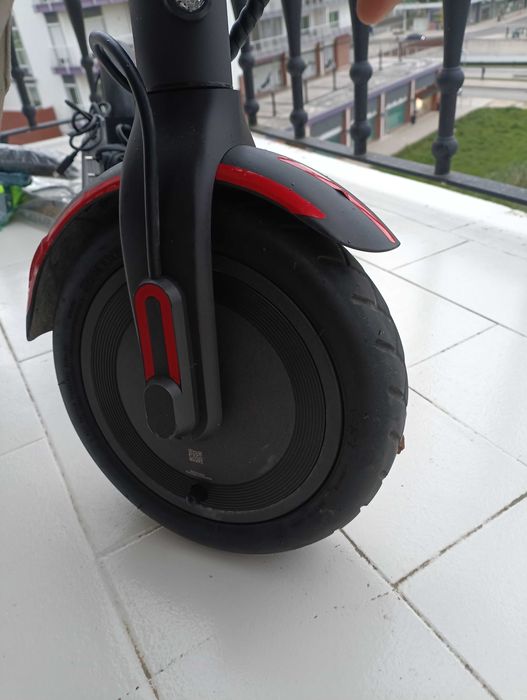 Aproveite o VERÃO XIAOMI trotinete scooter 4Blk 300W bateria autonomia 35km, velocidade 25km vai adcionais, única dona.