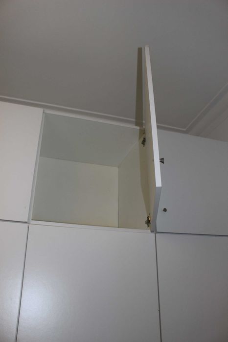 Roupeiro branco moderno