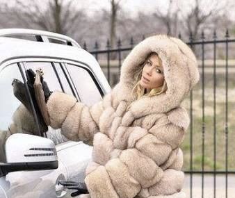 Пудрова шубка песець