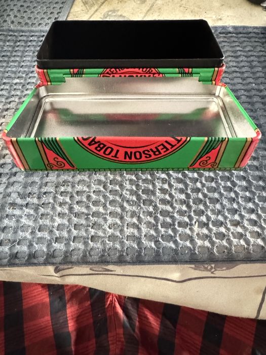 Caixa de Tabaco Lucky  Strike