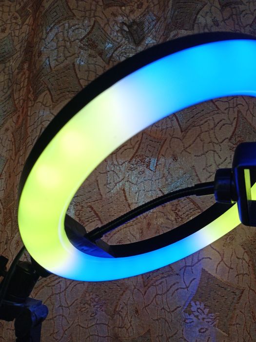 Кольцевая LED лампа RGB MJ26 с креплением на телефон и трипод 3110