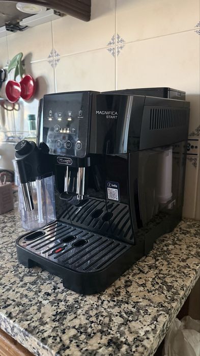 Máquina Café De’Longhi Magnifica Start Milk ECAM220.60.B
