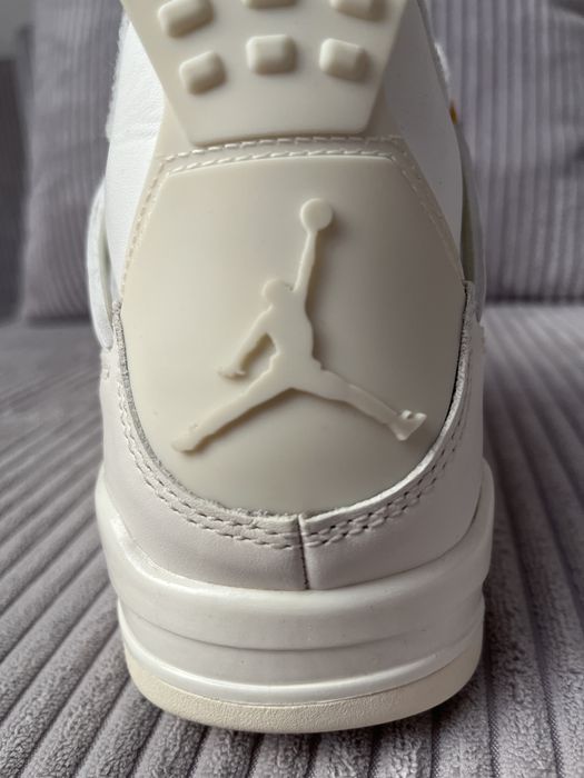 Air Jordan 4 Mettalic gold