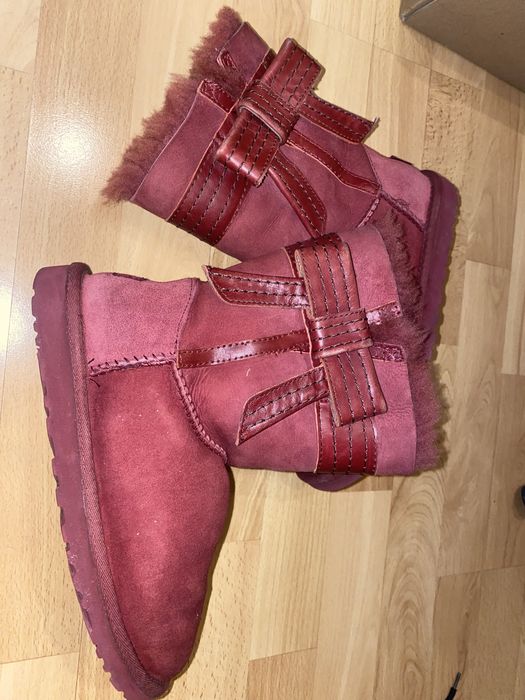 Bordowe UGG z kokarda