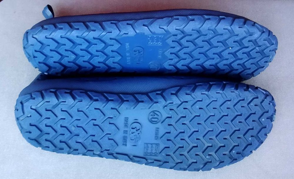 Sapatos de borracha para mar e areia