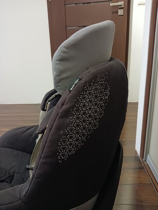 Fotelik samochodowy 9-18kg,  bezwypadkowy Maxi Cosi z bazą