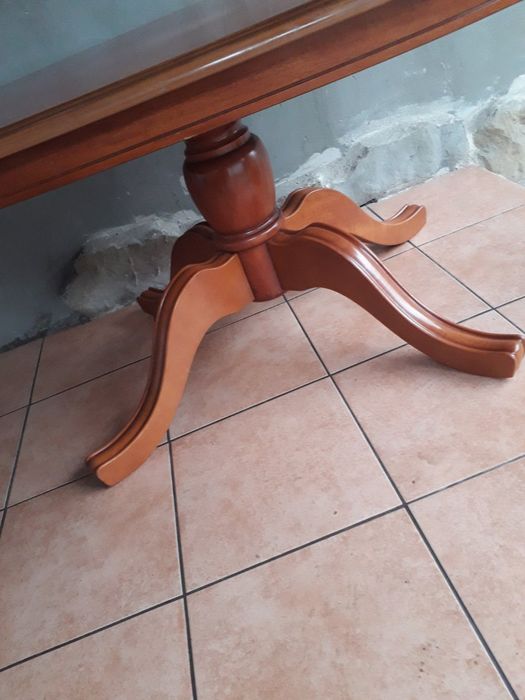 Столик ( країна виробник - Італія)