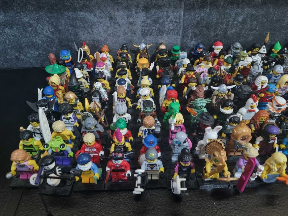 Kolekcja LEGO Minifigures – 330 sztuk minifigurek Katowice Osiedle