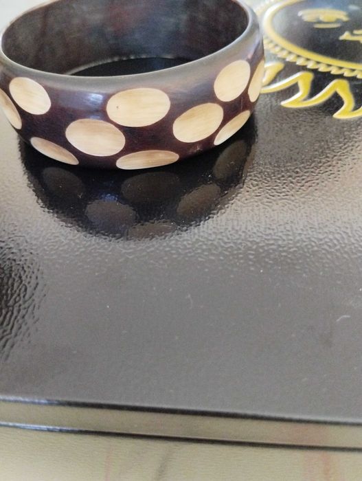 pulseira madeira castanha