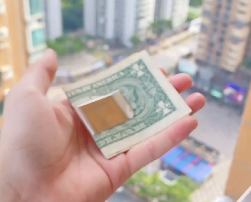 Затискач металевий для грошей
