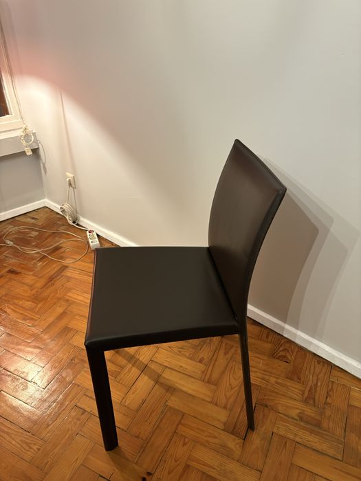 Mesa de jantar e seis cadeiras AREA