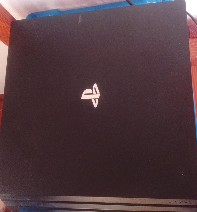 PS4 Pro + Gran colección de juegos