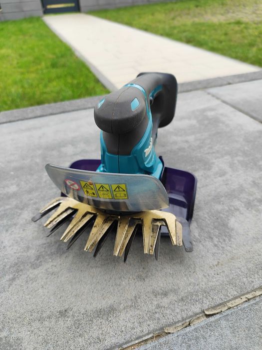 Makita Nożyce akumulatorowe DUM604ZX 16 cm do trawy i do