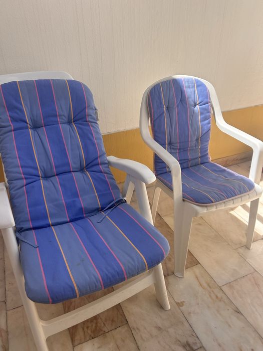 Duas Cadeiras de plástico ajustaveis