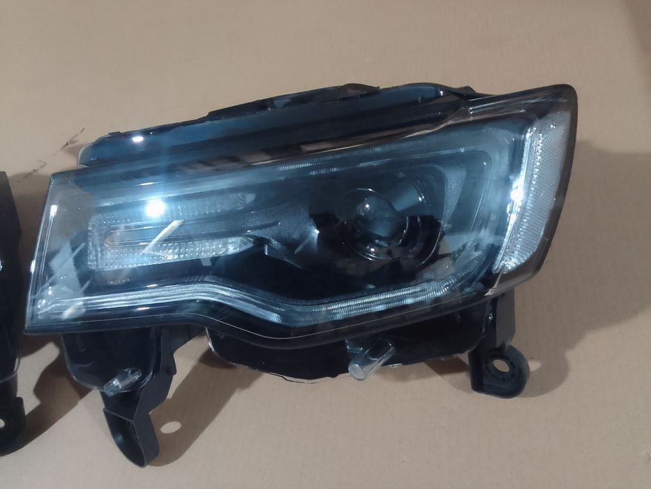 Фары фари Гранд Чероки Jeep Grand Cherokee 17+
