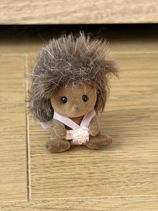 фігурка їжачка Sylvanian Families.