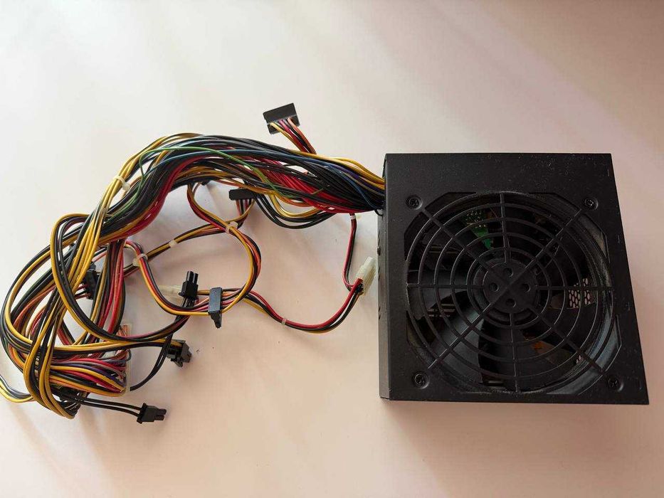 Продаю блок живлення Aerocool VX 700 Plus 700W