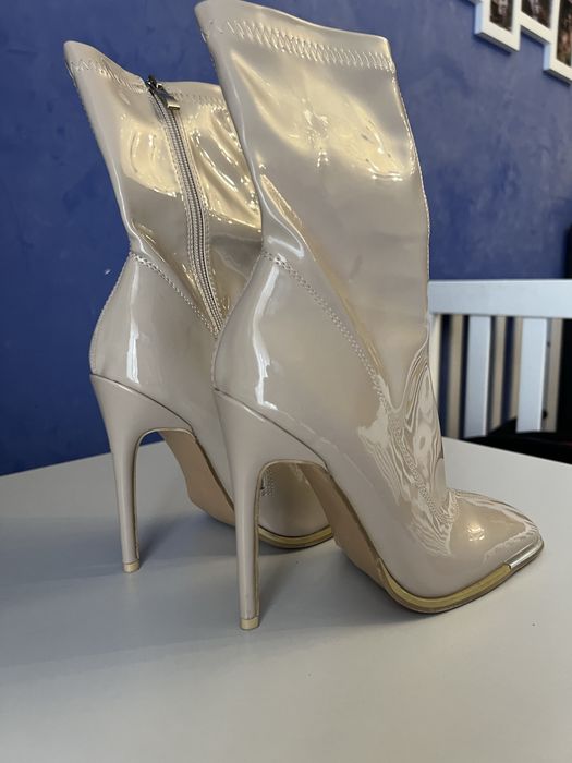 Лаковані ботильйони Zara