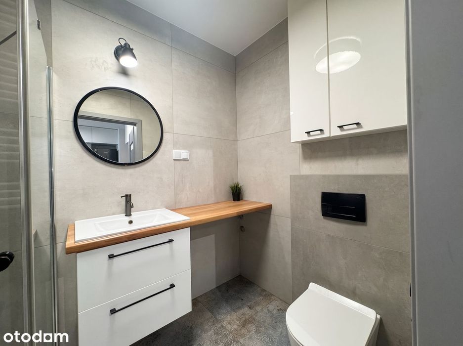 Bezpośrednio, duży balkon, komórka, miejsce postojowe - do wejścia