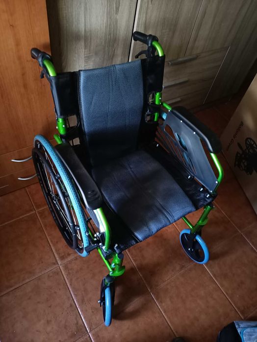 Cadeira de rodas dobrável - Bolonia Mobiclinic (Nova)