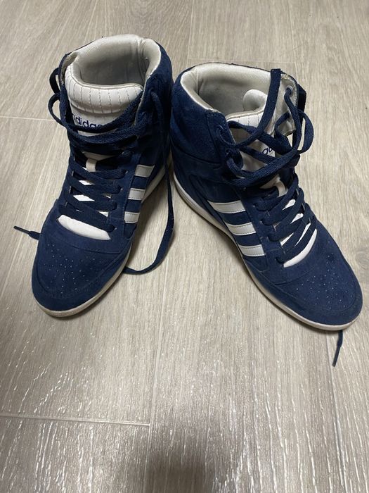 Кросівки жіночі  adidas