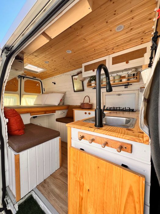 Campervan Ford Transit L2H3 - Especial Dormitório